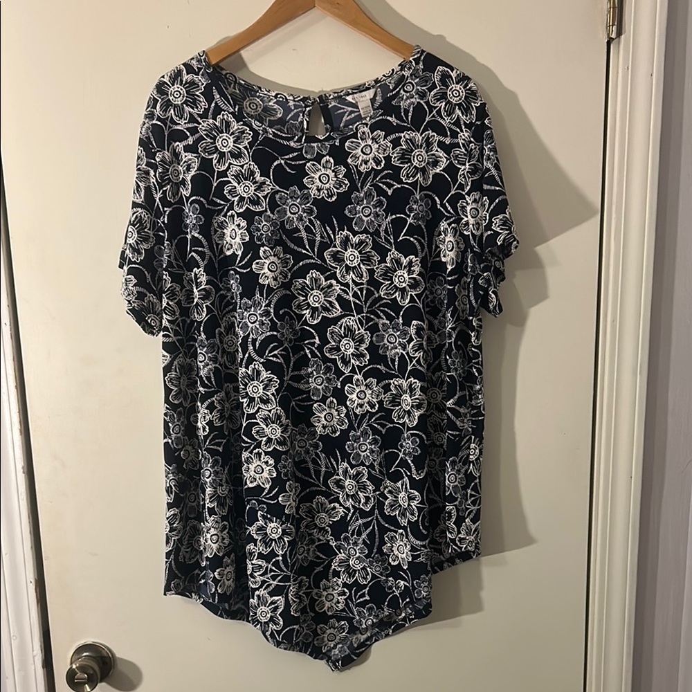 Cato 18/20W Black, Navy and White Short Sleeve Blouse with Pointed Hem